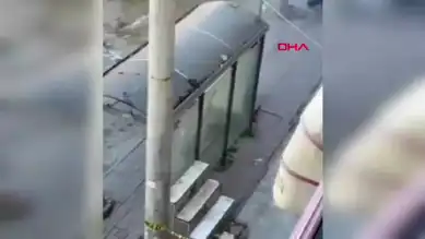 Adana'da Otobüs Durağı Yanı Yangın!