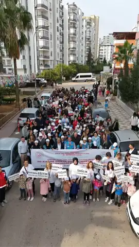 Çocuk Hakları İçin Yürüyüş Düzenlendi