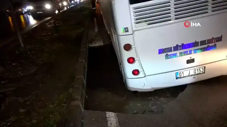 Adana'da Otobüs Çukura Düştü: Şoför Anlattı!