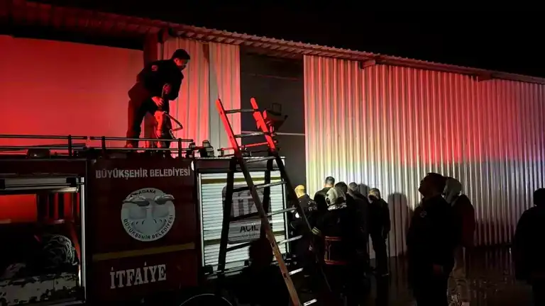 Adana'da Tavuk Çiftliği Depasında Yangın!